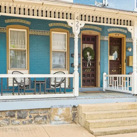 The Downtown Hive: Sophisticated stay steps from Main St Bethlehem! Отели в г. Бетлехем