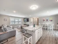 Spacious w/ all King Beds, 15 min from Beach + Downtown, Pup Friendly! - Wifi