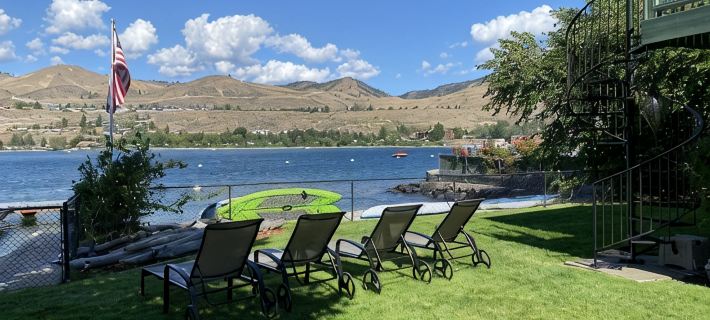 Downtown Beach House -Dog Friendly, Waterfront, License # TR-0561 Hotels in Chelan