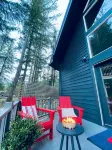 Stunning 3 bed Skykomish Riverfront Cabin with breathtaking views - Alppimaja