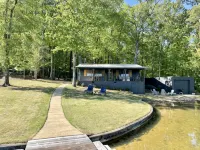 The Cozy Cabin on Lake Martin - Hytter