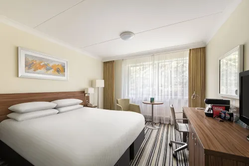 Holiday Inn NORWICH by IHG - parking