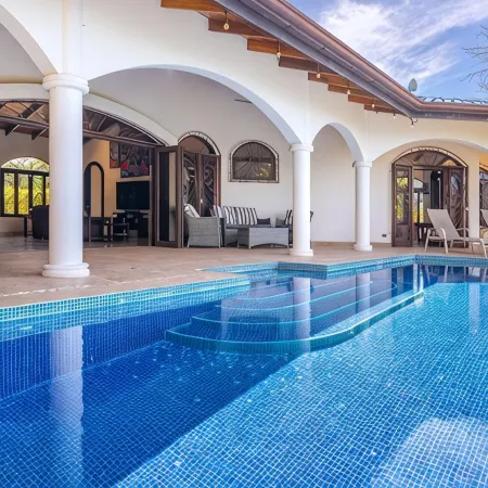 Beautiful Ocean Views, 15 minutes to the beach, Luxury Spanish Villa.