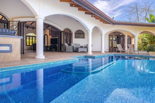 Beautiful Ocean Views, 15 minutes to the beach, Luxury Spanish Villa.