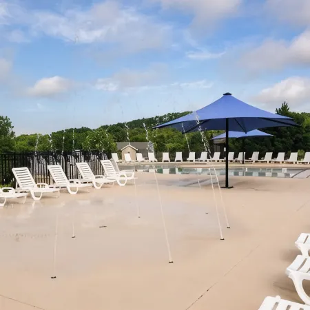 Pine Cone Lodge-Private Hot Tub, Pool Table, 2 Pools & Splash Pad, Pet Friendly!