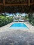 "Barcelona Breeze" Tropical Waterfront - Apartemen