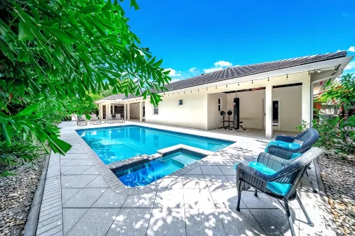 Pool! Walk to Private Beach & Historic Lighthouse!
