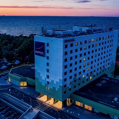 Novotel Gdansk Marina Отели рядом с достопримечательностью «Желтиково»