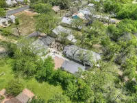 The Grove D with Hot Tub & King Beds - Walk to Main - Boutique