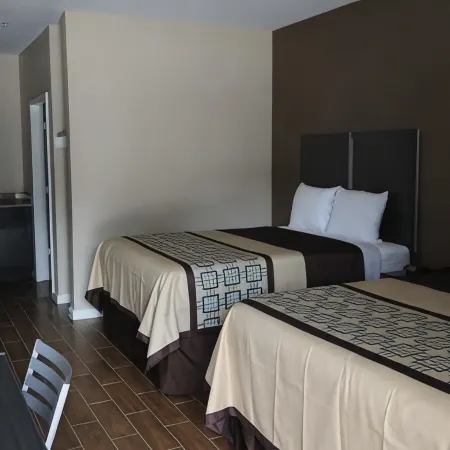 Scottish Inn & Suites Baytown