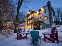 Luxury Tremblant Chalet • Hot Tub • Fireplace • Firepit • BBQ • 7 Min to Ski -  Ferienhäuser