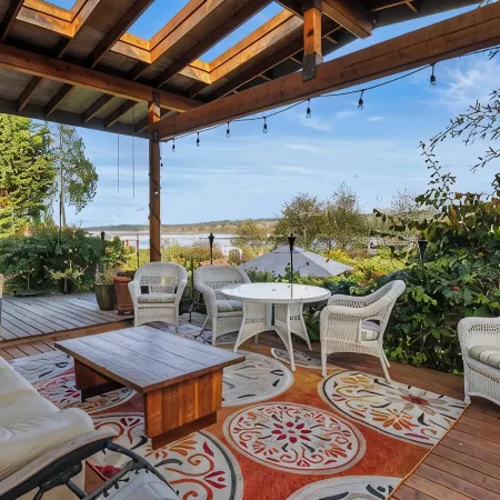 Magical 4 Bed Beachfront Cottage Getaway