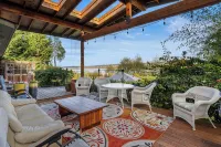 Magical 4 Bed Beachfront Cottage Getaway - Boutique