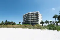 Solara Penthouse at Vacation Villas Luxury Beachfront Escape with Great Views - Boutique