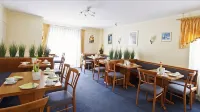 Hotel Blutenburg - 3-Star