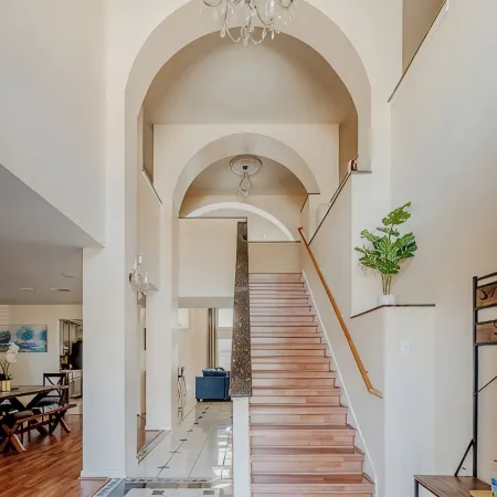 Beautiful and Very Spacious house 6 bed/3.5 baths