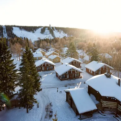 Lapland Hotels Ounasvaara Chalets Hotel dekat Santa Park