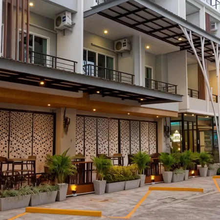 Krabi Cinta House Отели рядом с достопримечательностью «Технический колледж Краби»
