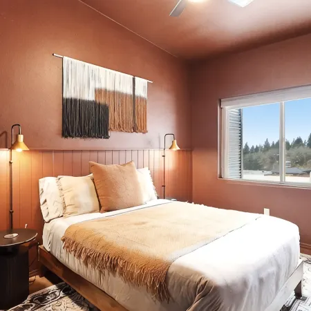 The Mountain View Penthouse in the Heart of Downtown White Salmon, Loft 18