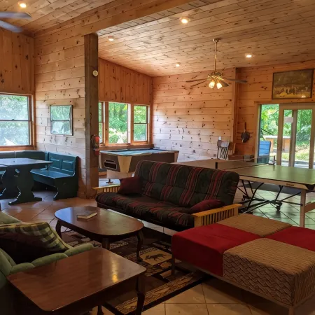 Snowshoe Hare Cabin at the Adirondack Lodge - 5 mins to Lake George Village