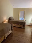 “Carriage House” Walking Distance Private 5 Acres. - 4-Star