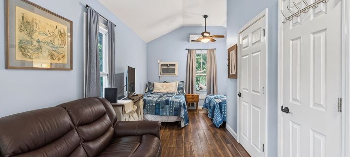 Gil's Bayou Cabins Hotels in Jackson County