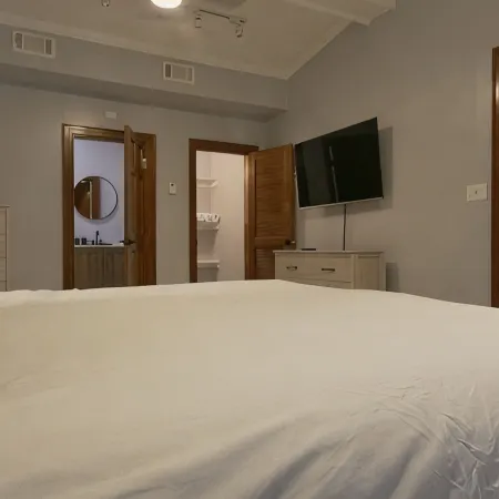 Coral Cove: Nearby Baha Mar, Pool & Patio, Gated, Beach Walkable