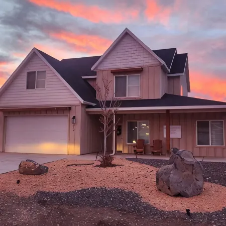 Large House with 3 King Beds 20 minutes from Bryce Canyon