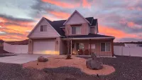 Large House with 3 King Beds 20 minutes from Bryce Canyon