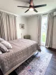 The Pecan Street Retreat - 1935 Gem