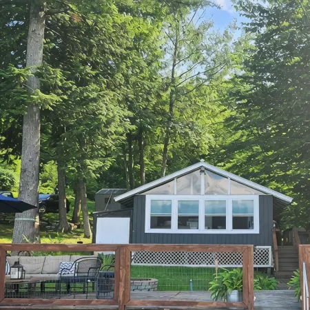 Charming 2-bedroom lakefront camp on Webber Pond