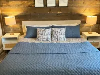 Lakefront Luxury Cabin- Dock, Hot Tub, Firepit, Kayaks, Game Room, Bunk Room 스콧 호텔