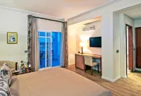 Across Hotels & Spa - Rooftop Pools