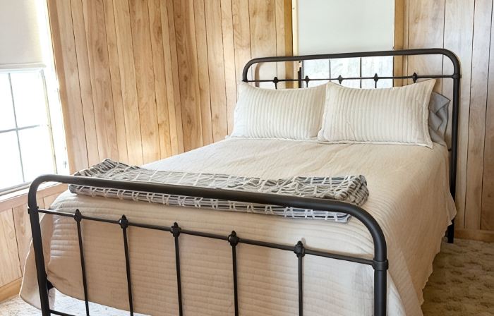 3-bedroom cabin nestled on 80 acres with WiFi, AC on private 5-acre lake.