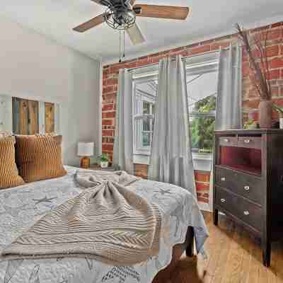 Beautiful Florida Cottage! St Andrews Gem, 1.5 Blocks to Beach! Pets Considered Rooms