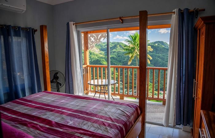 Majestic Villa, breathtaking view of famous Pitons, Ocean and Soufriere Town