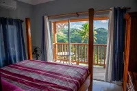 Majestic Villa, breathtaking view of famous Pitons, Ocean and Soufriere Town - Pools