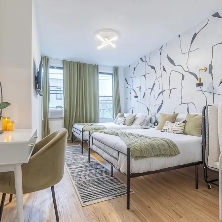 City Escape w/ 2 Bath, 10 beds, We Pay 1/2 Parking