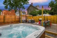Cincy Central Stay - Hot Tub, Games & Movie Nights - บังกะโล