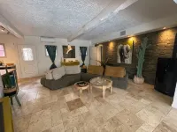 Superb villa with pool, 3 bedrooms, 2 bathrooms, large living room....... - Homestays