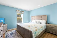 The Endless Wave: Oceanfront Condo, Sunrise View, Pool, 1-mile to Dining & Pier - balcony