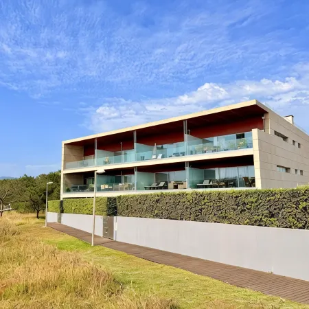 T2 Luxury in front of the beach