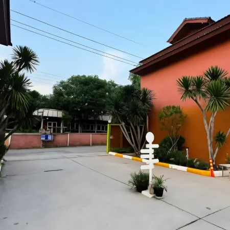 Hi-end hotel sriracha