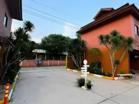 Hi-end hotel sriracha - parking