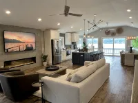 Lakefront Luxury Living: Chef's Kitchen, Fire Pit, Stunning Views & Boat Rental - Wifi