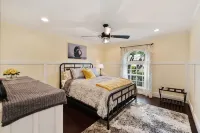 Tempe Lakes Vacation Special!  Heated Pool, Spa, Pickleball, Gym + Near ASU - 4つ星