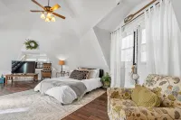 Sleeps 10, + Igloo Guest House, 7 Kayaks, 2 Paddleboards. John Boat, + More!