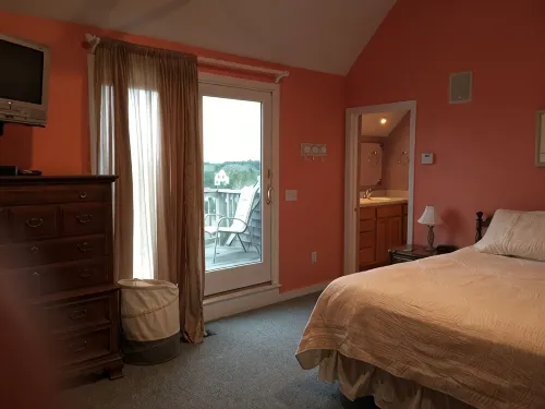 Provincetown Water & Monument Views Huge Townhouse- Boatslip 5 min walk - 2 stjerner