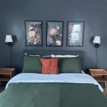 Stylish/Cozy Penn St. Midcentury Retreat - Wifi/AC, Central Location!