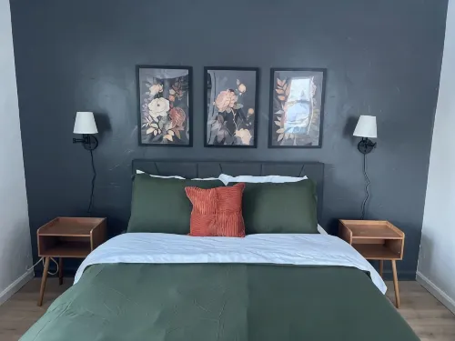 Stylish/Cozy Penn St. Midcentury Retreat - Wifi/AC, Central Location! - 무료 와이파이